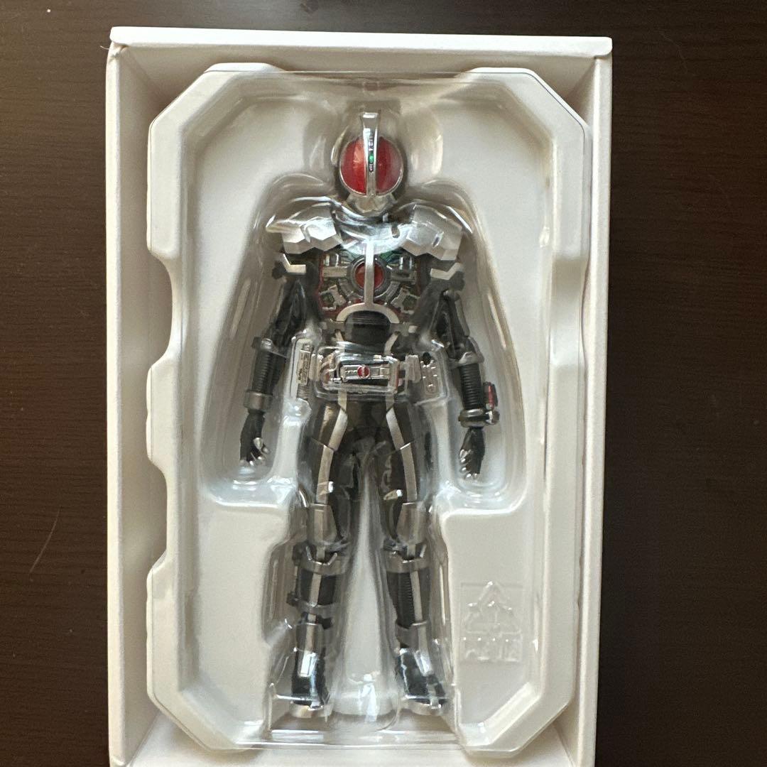 フィギュアーツ　真骨彫　仮面ライダーファイズ アクセルフォーム ※一部欠品あり