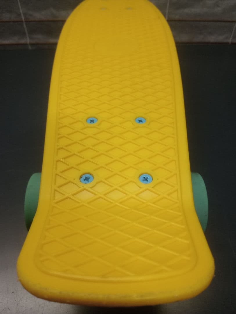 PENNY　イエロー　スケートボード　２２インチ　中古