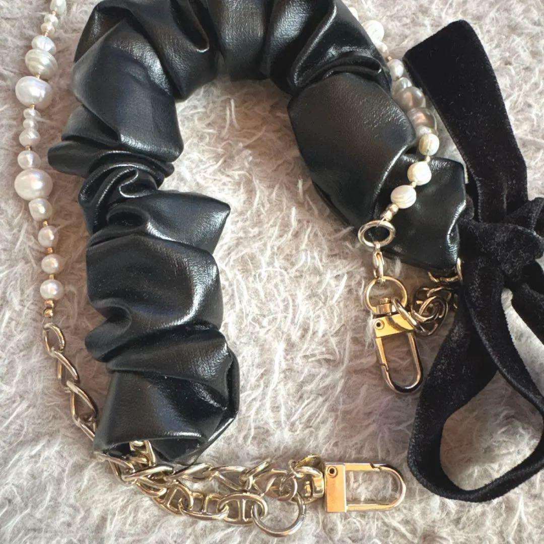 美品！完売品　ユイクト　スマホストラップ　パール付きuiqut