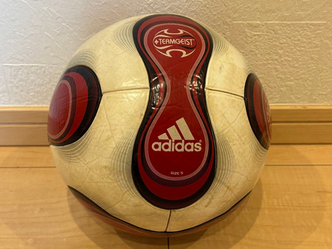 adidas製サッカーボール　Teamgeist