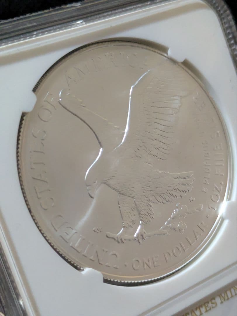 【超激レア！！米国造幣局史上初！】国内未流通の特別なアメリカンシルバーイーグル