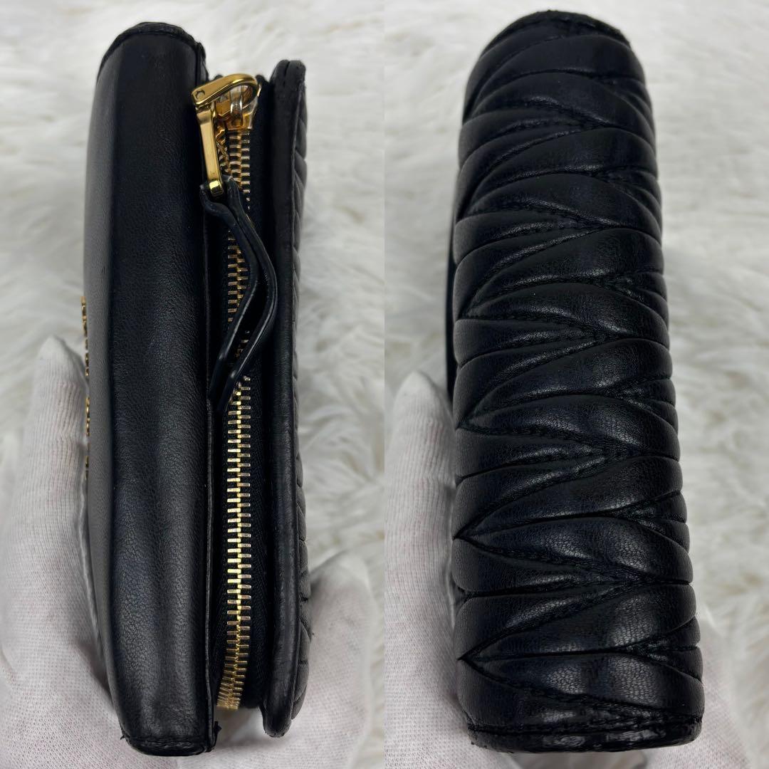 ミュウミュウ　マテラッセ　L字ファスナー　コンパクトウォレット　ブラック　金ロゴ