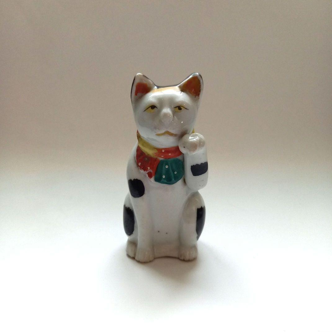 招き猫　磁器人形　猫の置物