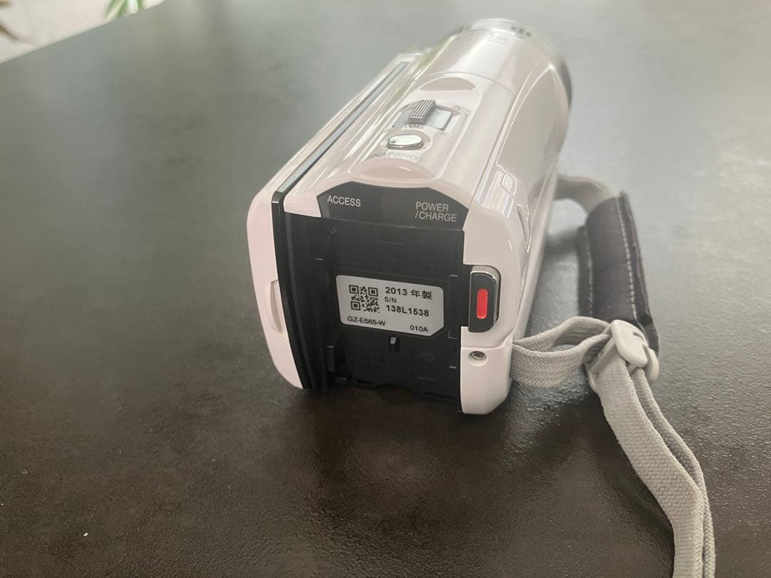 ケンウッド ハイビジョンメモリームービー Everio GZ-E565-W