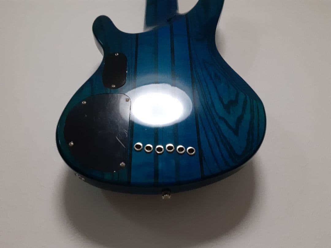 メルカリ便　playtech 6弦ベース　レギュラーチューニング済み