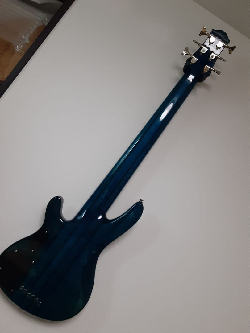 メルカリ便　playtech 6弦ベース　レギュラーチューニング済み