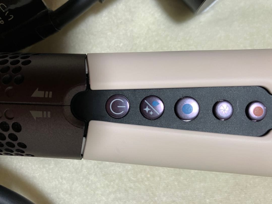 Dyson　airstrait ダイソンエアストレイトナー　ストレート　海外版