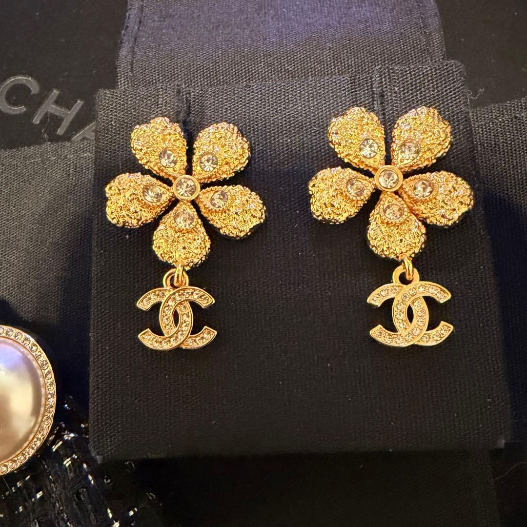 CHANEL フラワーデザイン ピアス　26C