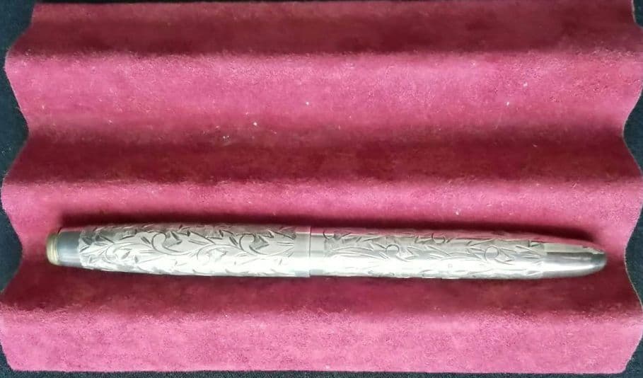 逸品　シルバー　万年筆　精巧で美しい総片切彫りボディ　エングレイブ