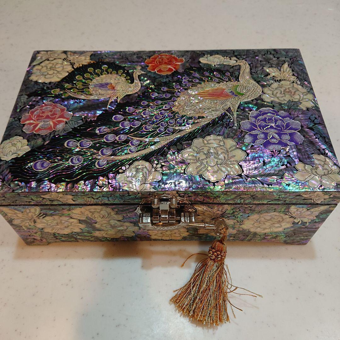 高級韓国螺鈿打抜き宝石箱　ジュエリーボックス/アクセサリーボックス　孔雀と牡丹