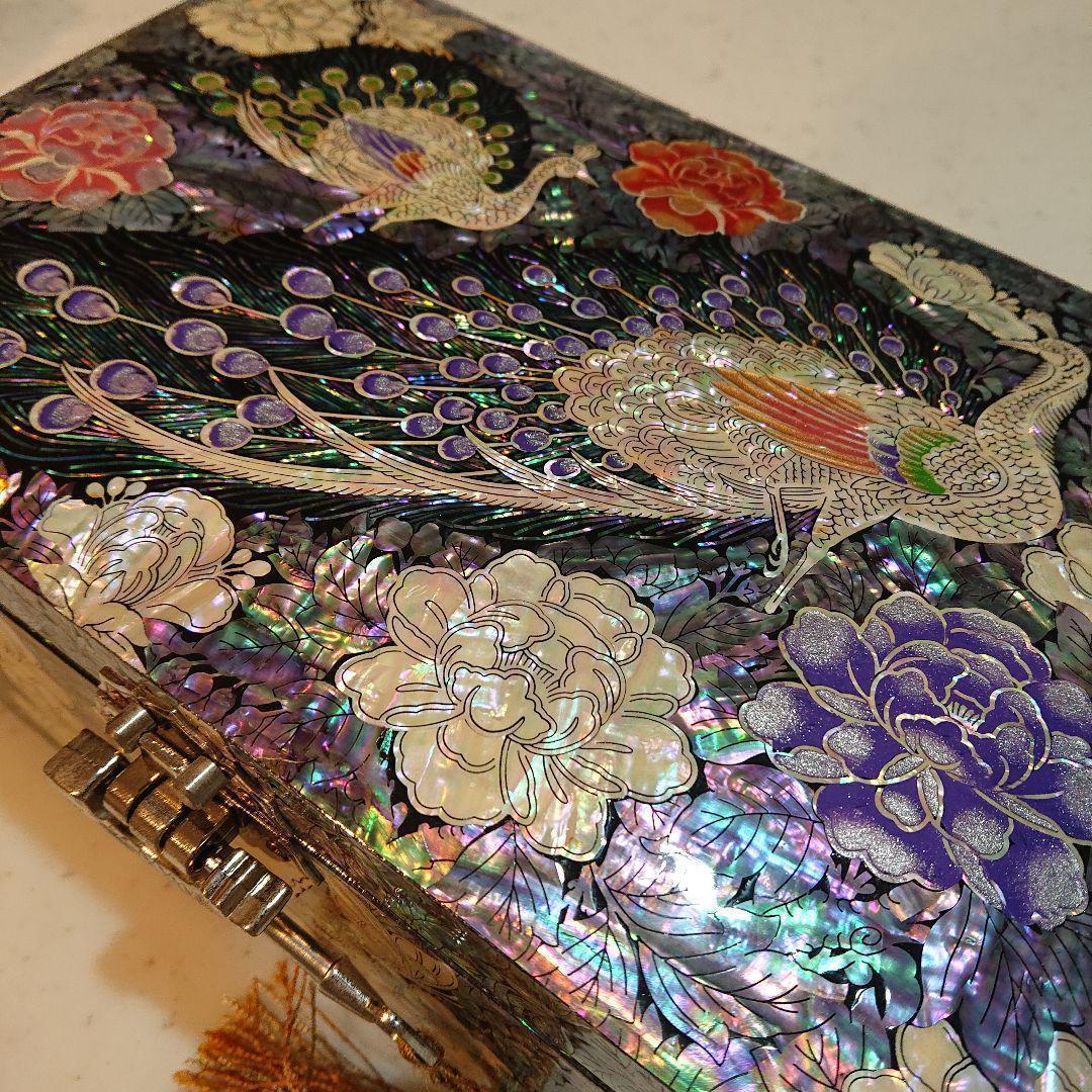 高級韓国螺鈿打抜き宝石箱　ジュエリーボックス/アクセサリーボックス　孔雀と牡丹