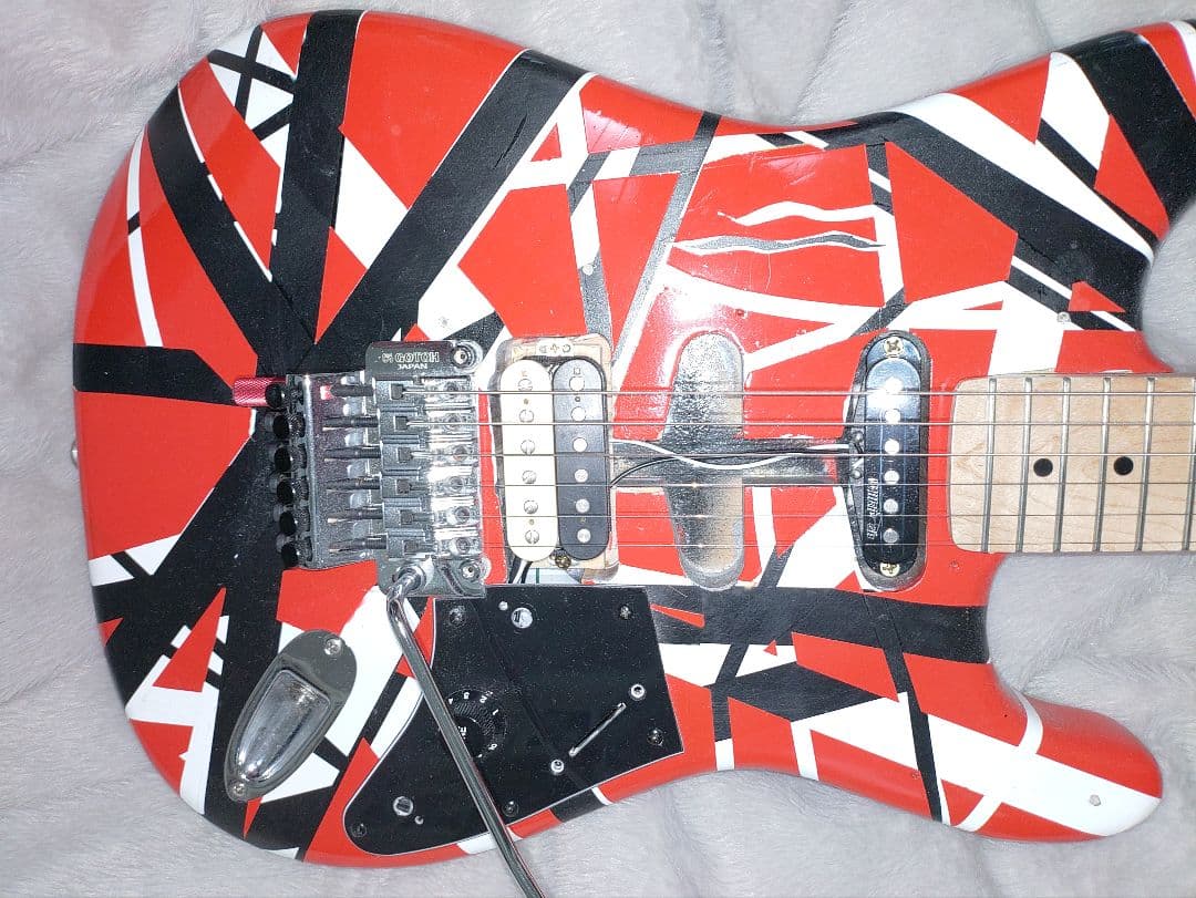 エレキギター 自作フランケン赤黒ストライプデザイン