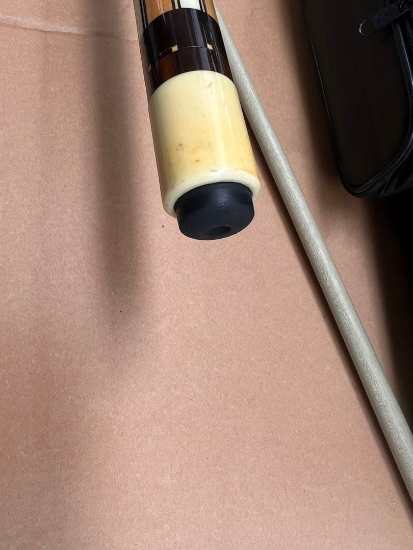 アダ-チ ビリヤードキュー ケース付き2本セット。