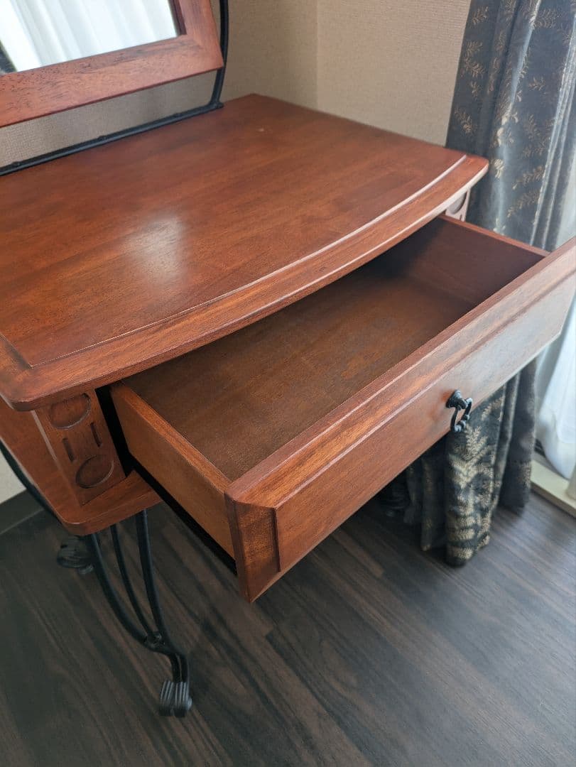 最終値下げしました『天然木製アンティークドレッサー』猫脚　アイアン家具　送料込み