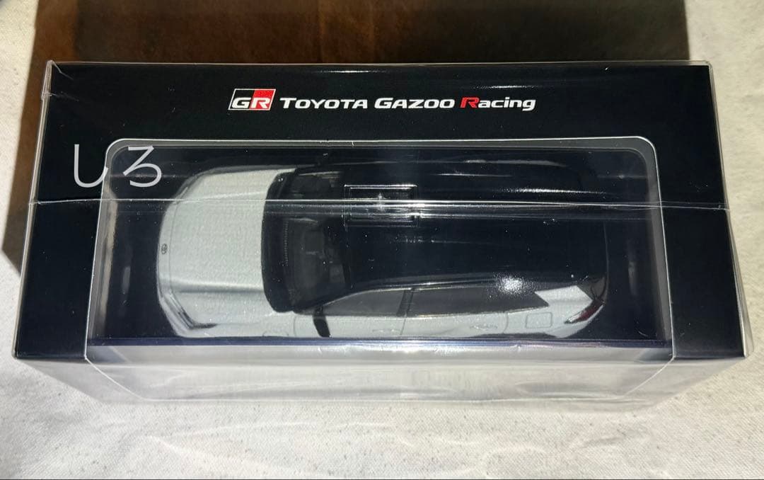 トヨタ RAV4 GRスポーツ 白×黒 1/30カラーサンプルミニカー 色見本