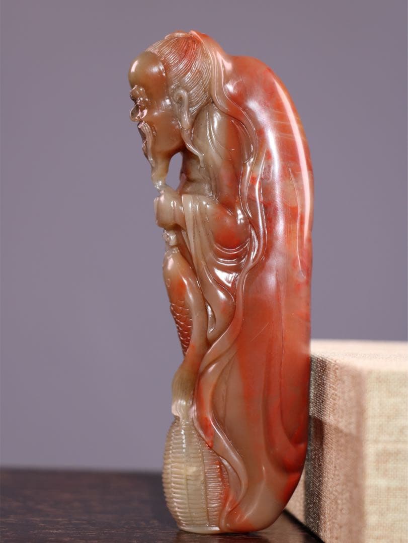 旧蔵　天然寿山石 彫刻　「漁翁」　収納箱付き