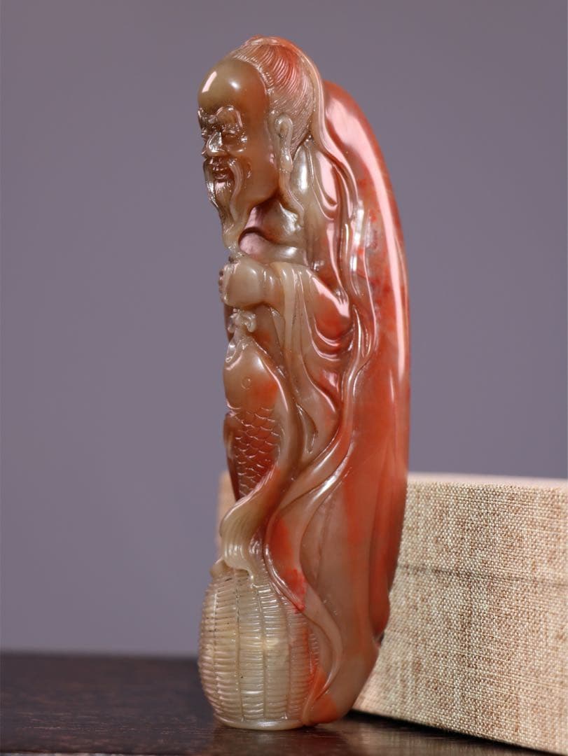 旧蔵　天然寿山石 彫刻　「漁翁」　収納箱付き