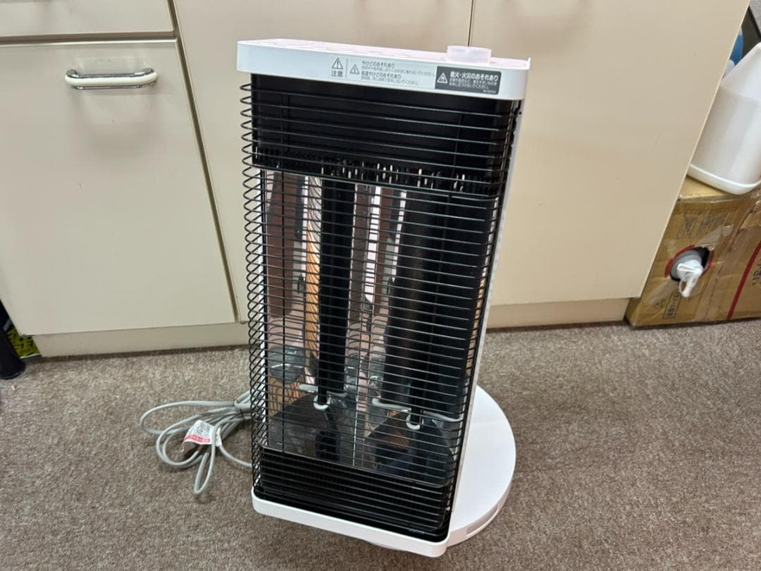 ダイキン セラムヒート 遠赤外線 ヒーター CER11YS-W 2022年製