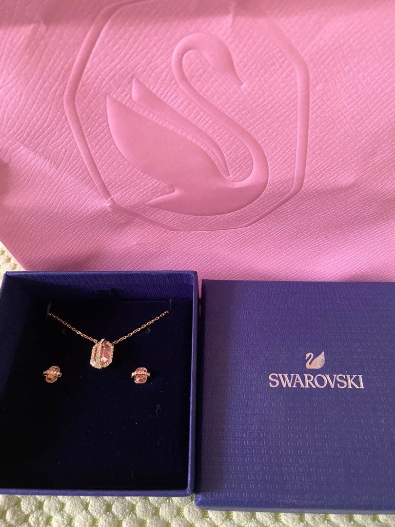 Swarovski ネックレスとピアスセット