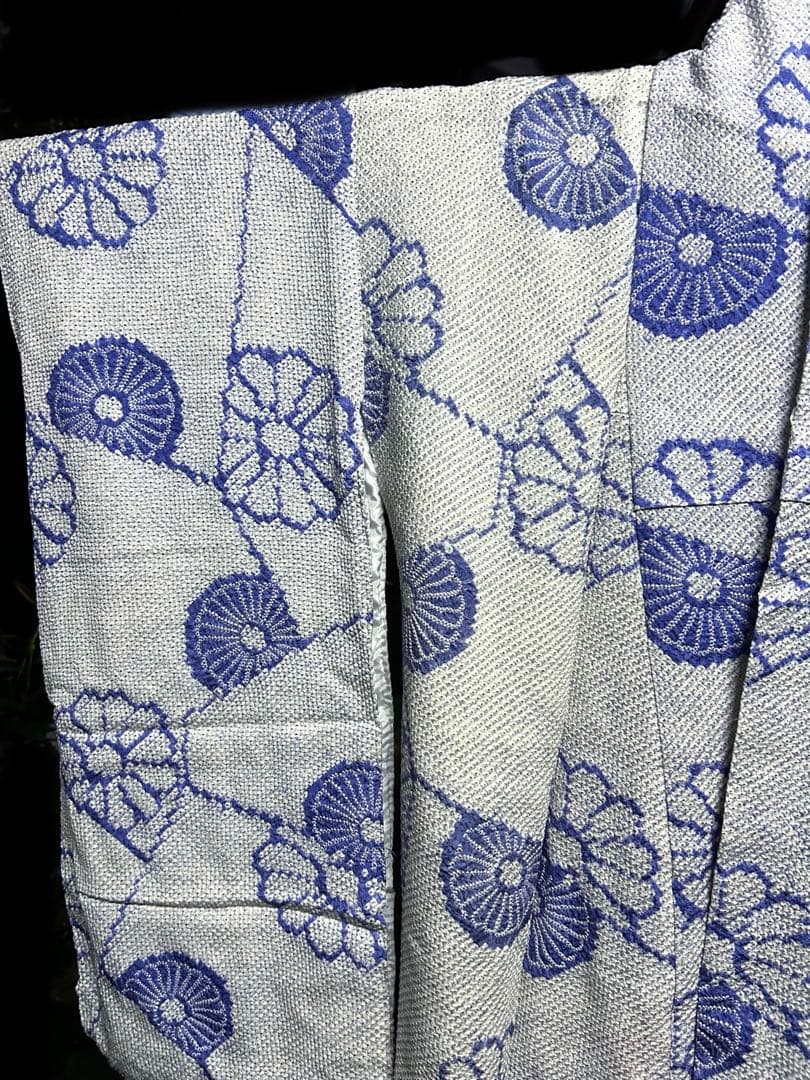 総絞り　振袖 白地に青紫の花柄　小振袖