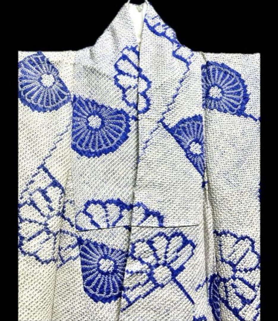 総絞り　振袖 白地に青紫の花柄　小振袖