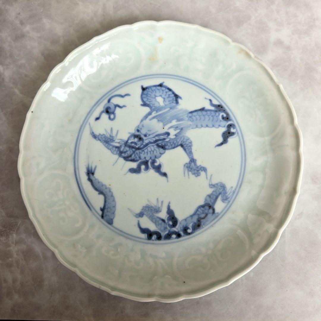 古伊万里　染付　陽刻　七寸皿　江戸時代　龍　唐草　金直し　金継ぎ　骨董　和骨董