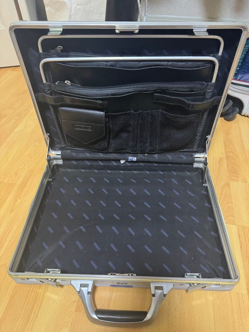 リモワ　アタッシュケース