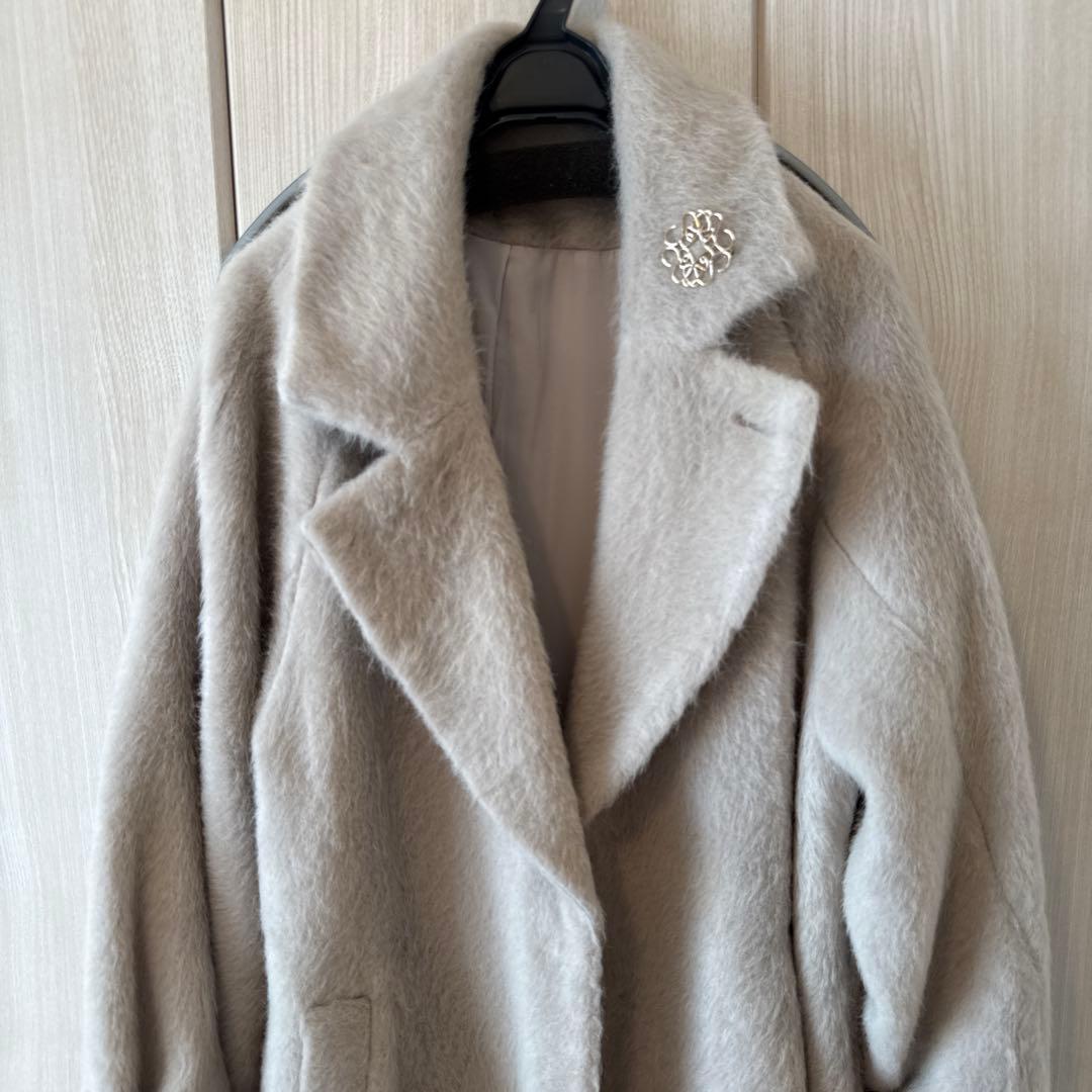 SNIDEL ブローチ付きシャギーロングコート　ライトベージュ