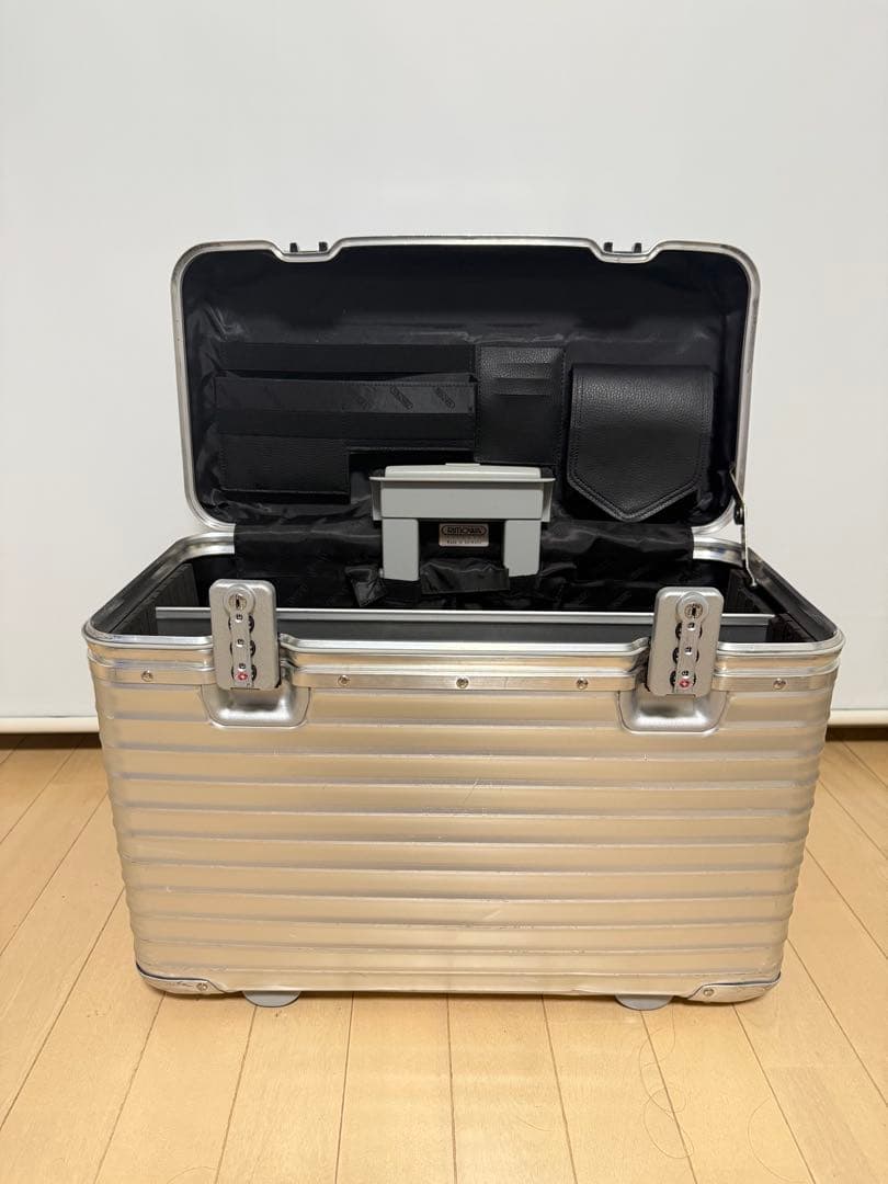 激レア 46L リモワ 928.51『トパーズ』 パイロット 廃盤 2輪（XL）