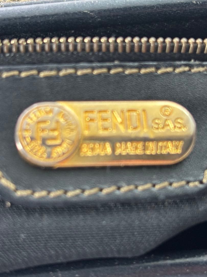 Fendi バッグ　フェンディ　おしゃれ　ミニボストン　ボストン　ブランド