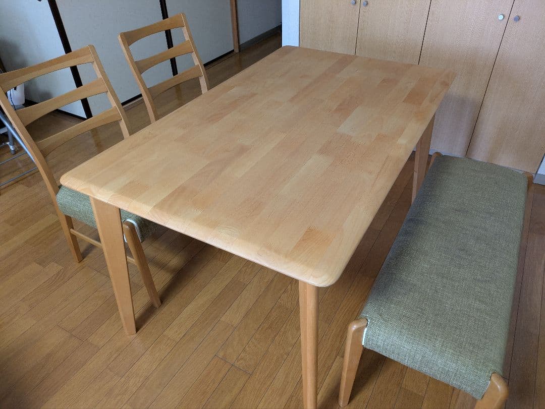 ダイニングテーブル セット　椅子カバー付き