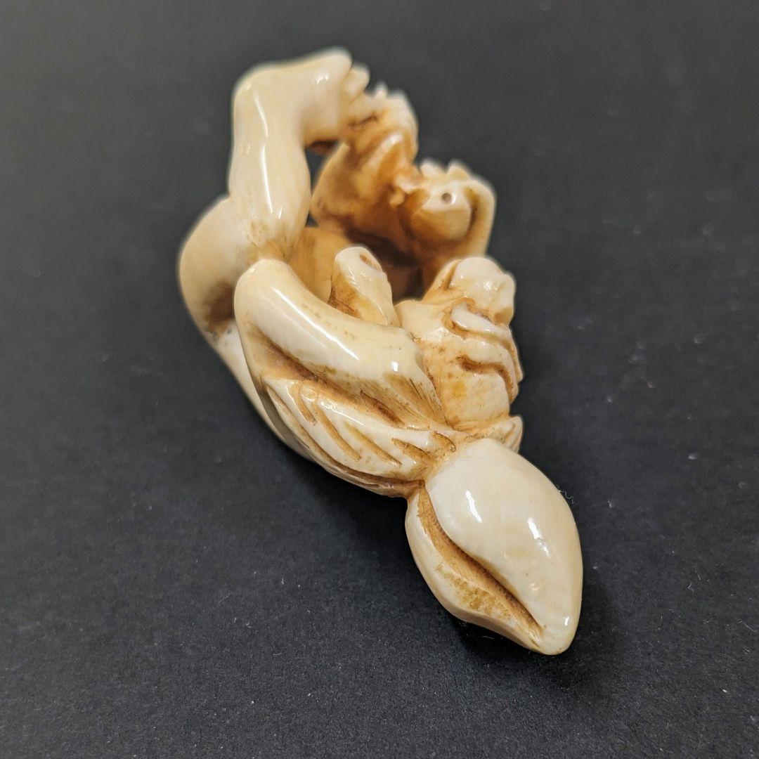 『酔猿』根付　置物　アンティーク　天然素材　彫刻 細密細工　骨董コレクション