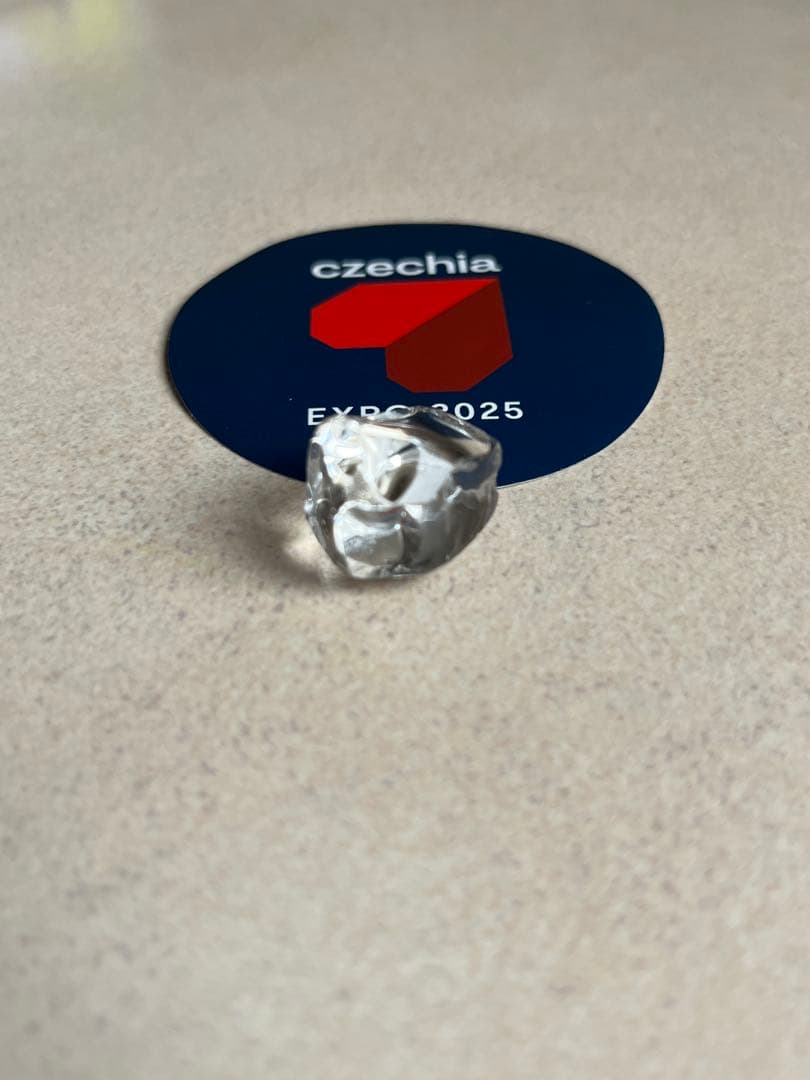 「非商品」チェコ館　Preciosa ボヘミアンガラスピンバッジ　万博 「限定」