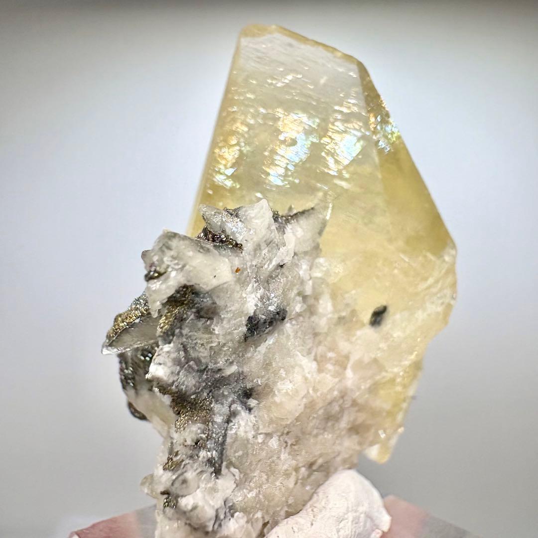 579 中国安徽省黄山市産　カルサイト&パイライト