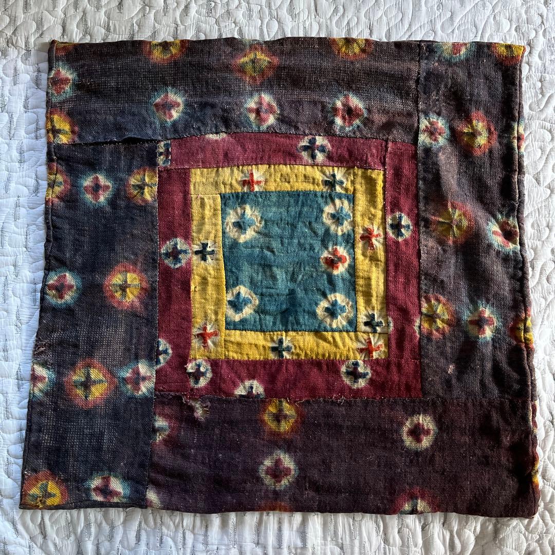 チベッタン／wool地.絞り十字紋様／座布団ないしは家畜のブランケット