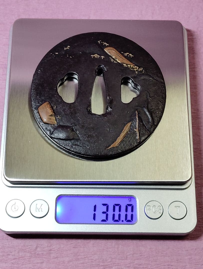 刀装具 鐔 鍔 無銘 鉄地 金象嵌 色絵 風景図 丸形鐔 時代物