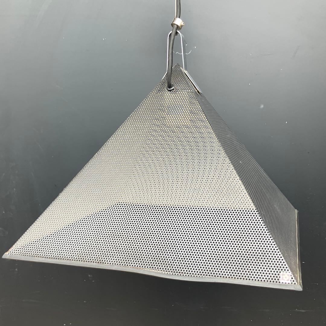 【値下げ】三原昌平　ヤマギワ　金属製 ピラミッド型 ペンダントライト【黒色】