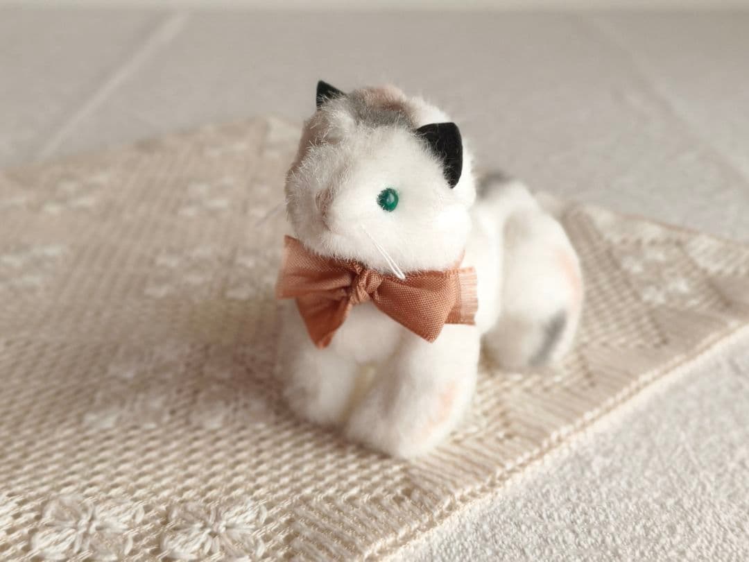 【mkuさま】 vintage cat ❀ グリーンの瞳の 猫ちゃん