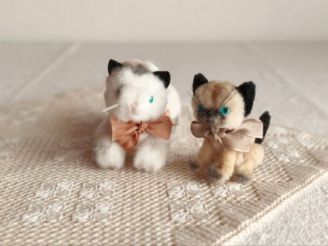 【mkuさま】 vintage cat ❀ グリーンの瞳の 猫ちゃん