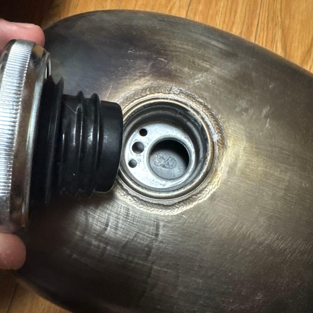 ハイトンネル　ピーナッツタンク　ハーレー　トライアンフ