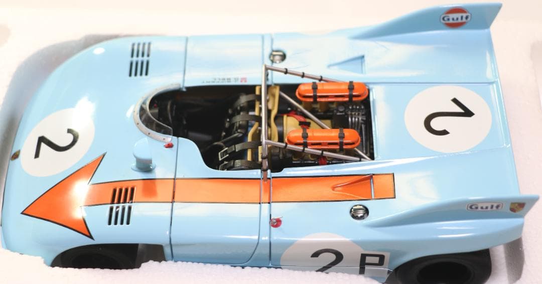 『オートアート　ポルシェ９０８／３　１９７１　ＪＷガルフカラー仕様 　１／１8