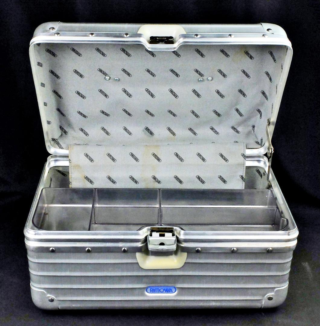 リモワ　946.38 『OPAL/オパール』アルミビューティケース 17L 鍵付