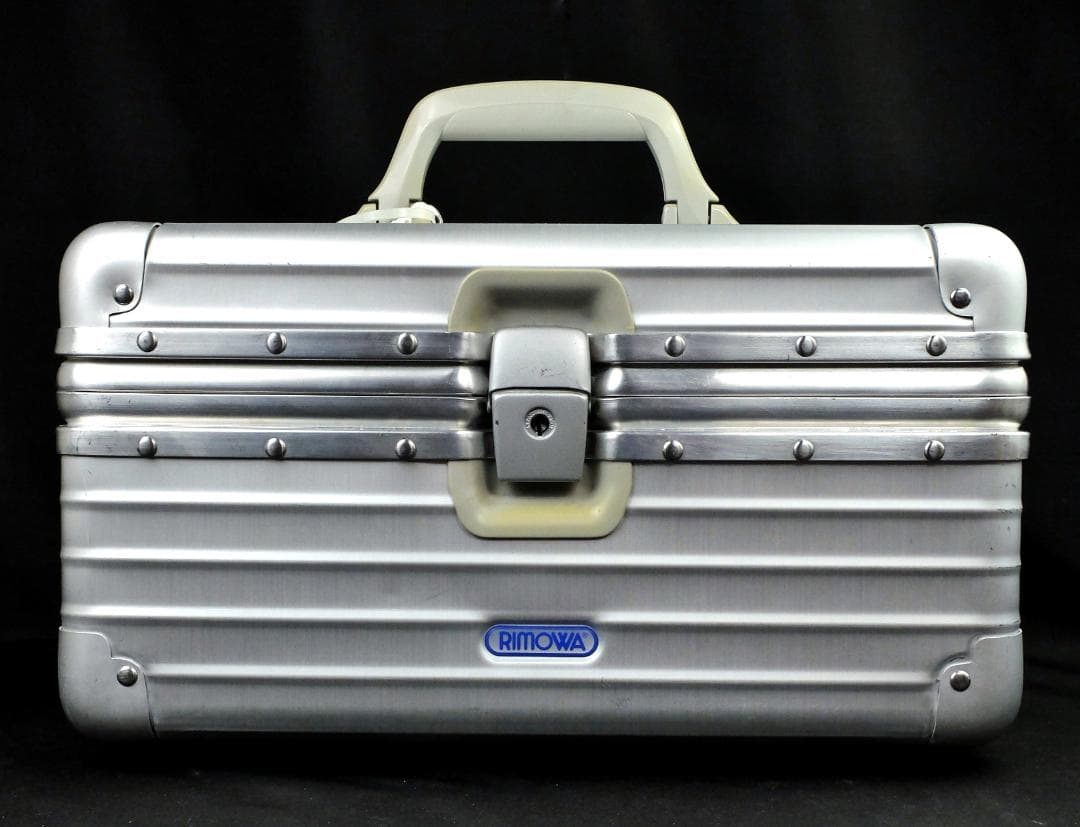 リモワ　946.38 『OPAL/オパール』アルミビューティケース 17L 鍵付