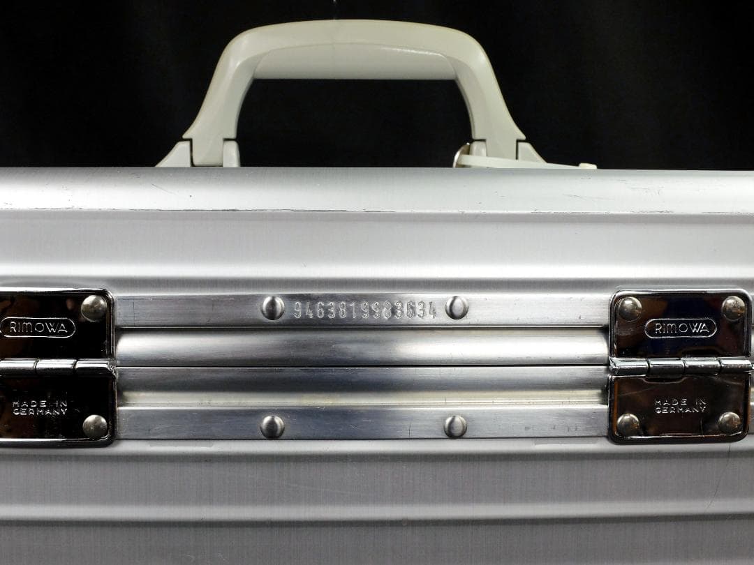 リモワ　946.38 『OPAL/オパール』アルミビューティケース 17L 鍵付