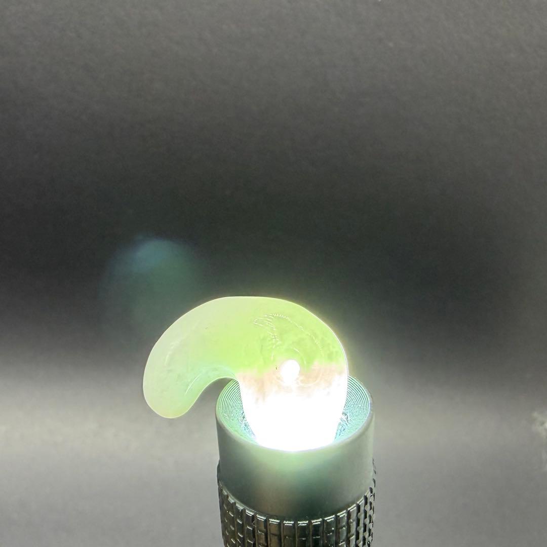 糸魚川翡翠 勾玉 約14.1mm 3.17g｜淡緑色・高透過｜国産天然翡翠