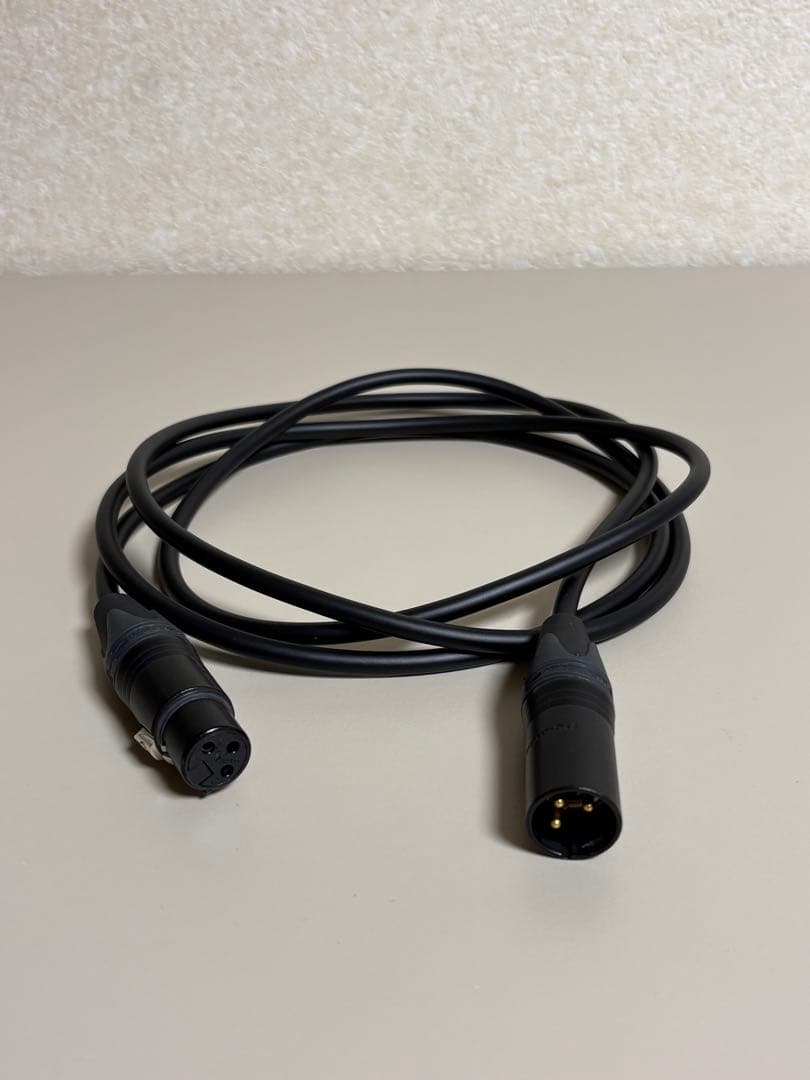 AKG C214 コンデンサーマイク ハードケース付き　ゲーブル、ポップガード付