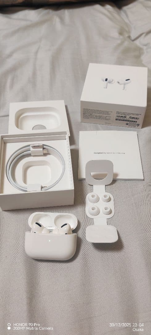 AirPods Pro 本体 充電ケース付き問題なく動作します。
