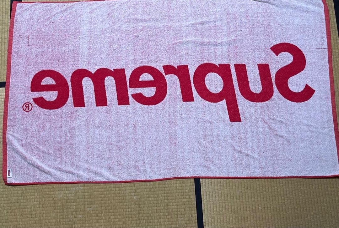 Supreme　シュプリーム　 ビーチタオル　赤