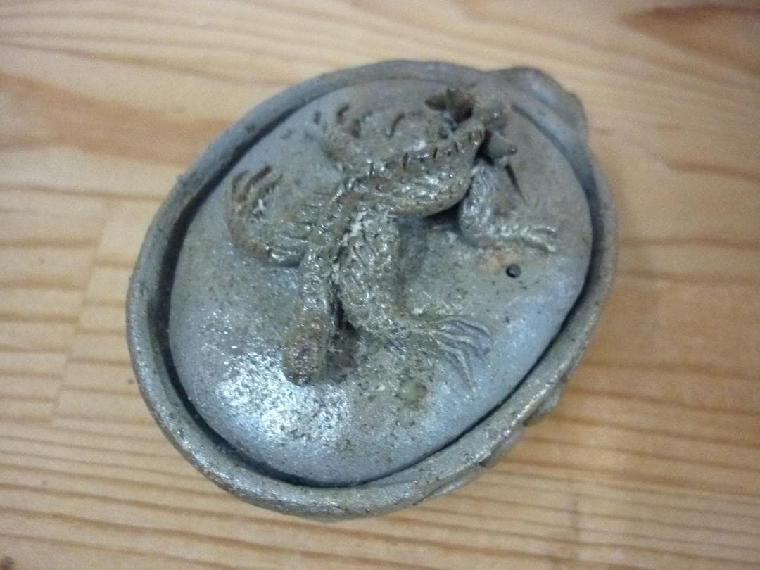 時代　備前焼の古い荒土龍宝瓶 在銘　青備前に金彩　細密龍細工