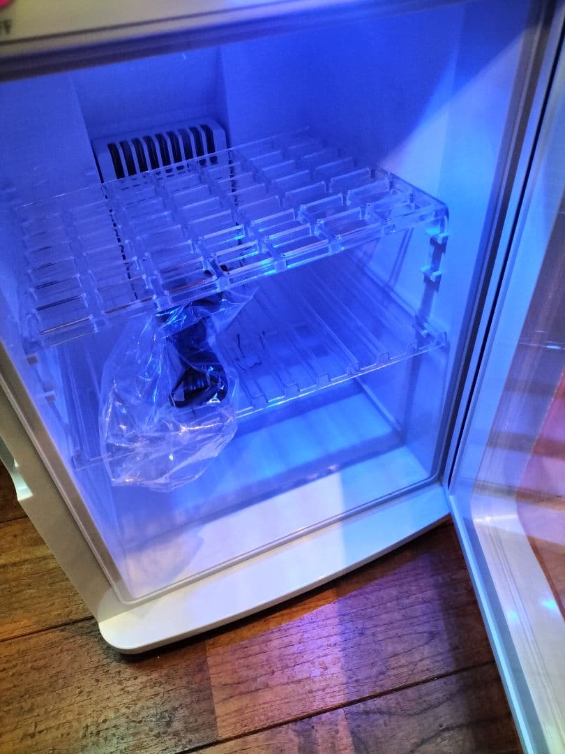 VERSOS 冷温庫 25L ペルチャ方式 VS-470